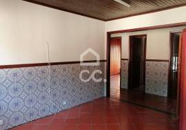 4 Bedroom House with Garage - Praia da Vitória