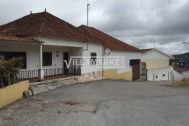 Detached 4 bedroom bank house located in Abrã - Santarém.