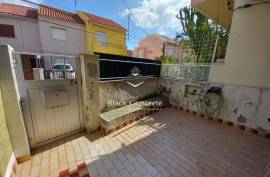 3 BEDROOM HOUSE WITH YARD AND TERRACE IN SETÚBAL