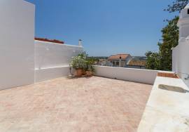 Estoi, beautiful, refurbished house with 3 bedrooms, pool, terrace with sea views in the heart of the town.