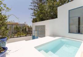 Estoi, beautiful, refurbished house with 3 bedrooms, pool, terrace with sea views in the heart of the town.