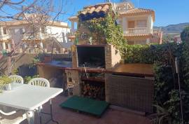 Property in quiet urbanization, in Castalla (Alicante)