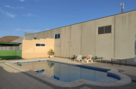 Lot of industrial warehouse plus 2 houses, swimming pool and indivisible garages in Redován.