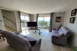 Exceptional Location For This Villa With 130 M2 Of Living Space On A 2746 M2 Plot.