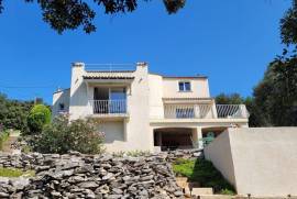 Exceptional Location For This Villa With 130 M2 Of Living Space On A 2746 M2 Plot.