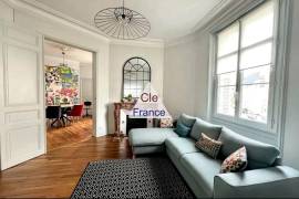 Superb Apartment in Haussmannien Building