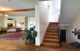 Detached house for sale in Jurmala, 369.00m2