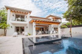 Casa Perla: Oceanfront Property For Sale in Playa Langosta