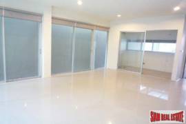 Noble Cube Pattanakarn - Newly Built Three Storey Townhouse for Sale in Suan Luang, Bangkok