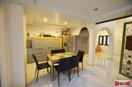 Leo Classic Place - Large Three Storey Family Townhouse on Sukhumvit 39