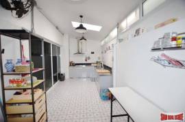 Leo Classic Place - Large Three Storey Family Townhouse on Sukhumvit 39