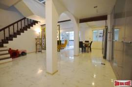 Leo Classic Place - Large Three Storey Family Townhouse on Sukhumvit 39