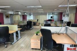 Large Office for Sale in a Popular Sukhumvit 13 Business Area