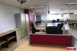 Large Office for Sale in a Popular Sukhumvit 13 Business Area