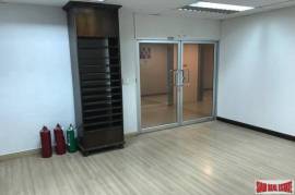 Large Office for Sale in a Popular Sukhumvit 13 Business Area