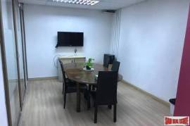 Large Office for Sale in a Popular Sukhumvit 13 Business Area