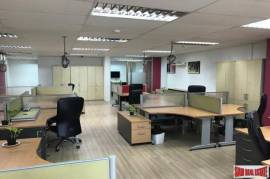 Large Office for Sale in a Popular Sukhumvit 13 Business Area