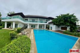 Windmill Village - Luxurious 7-Bedroom Pool Villa at Windmill Golf Course Bangna