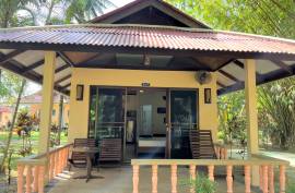 Peachful resort 10 bungalow&restaurant with lake view for sale in Khuekkhak, Phangnga