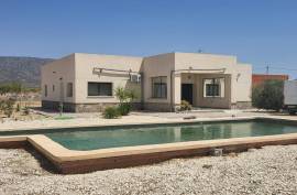 Modern 3 Bedroom Villa With Pool And Garage