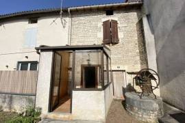 €92000 - Pretty Stone House with Two Bedrooms in the Centre of Aunac