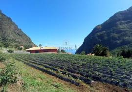 Land w/Project - 1458m2 - São Vicente