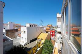 Fully renovated 3 bedroom apartment in the center of Portimão