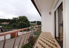 Fantastic 3-storey villa with land and annex in the center of the village of Avelar!