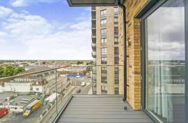 Luxury 3 Bed Apartment For sale in Southall London