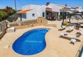 Luxury 3+1-bedroom Villa in Guia with panoramic views