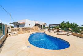 Luxury 3+1-bedroom Villa in Guia with panoramic views