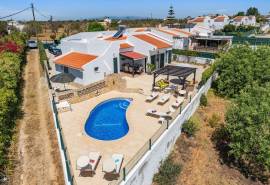 Luxury 3+1-bedroom Villa in Guia with panoramic views