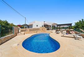 Luxury 3+1-bedroom Villa in Guia with panoramic views