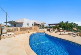 Luxury 3+1-bedroom Villa in Guia with panoramic views