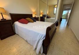 TOP FLOOR ONLY 450 METRES FROM FALESIA BEACH