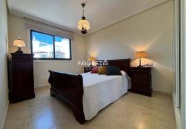 TOP FLOOR ONLY 450 METRES FROM FALESIA BEACH