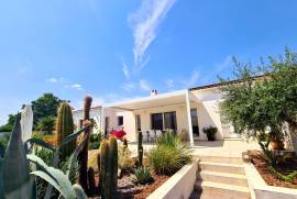 Superb Contemporary Single Storey Villa With 156 M2 Of Living Space On A 749 M2 Plot With Pool. High Standing, Quiet Location