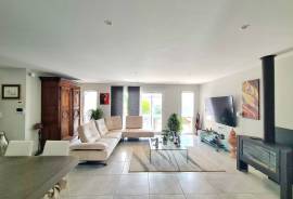 Superb Contemporary Single Storey Villa With 156 M2 Of Living Space On A 749 M2 Plot With Pool. High Standing, Quiet Location