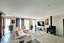 Superb Contemporary Single Storey Villa With 156 M2 Of Living Space On A 749 M2 Plot With Pool. High Standing, Quiet Location