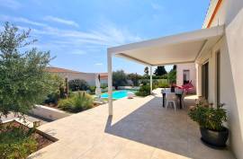 Superb Contemporary Single Storey Villa With 156 M2 Of Living Space On A 749 M2 Plot With Pool. High Standing, Quiet Location