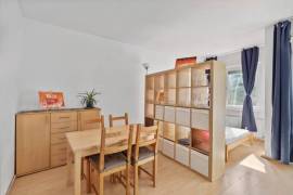 Ready to move! Studio apartment with balcony in Nollendorfkiez!