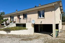 €149800 - Large Detached House For Sale with Basement in Verteuil-sur-Charente