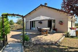 €149800 - Large Detached House For Sale with Basement in Verteuil-sur-Charente