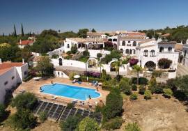 Algarve Charm: Rustic 4-Bedroom Villa with Pool & Views