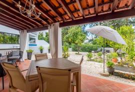 Charming 4 bedroom villa with pool, Vila Nogueira de Azeitão