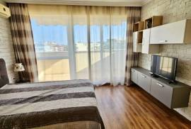 Sunny studio apartment, 43 sq.m. in luxu...