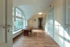 Detached house for rent in Jurmala, 251.00m2