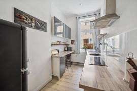 Ready to move! Beautiful & modernised 2-room apartment in front of Volkspark-Friedrichshain