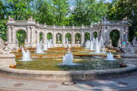 Ready to move! Beautiful & modernised 2-room apartment in front of Volkspark-Friedrichshain