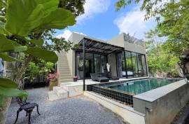 Uniquely decorated business for sale, four-bedroom pool villas in the center of Ao Nang, Krabi